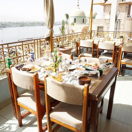 Merry Land Hotel & Roof Top Nile Restaurant Luksor Dış mekan fotoğraf