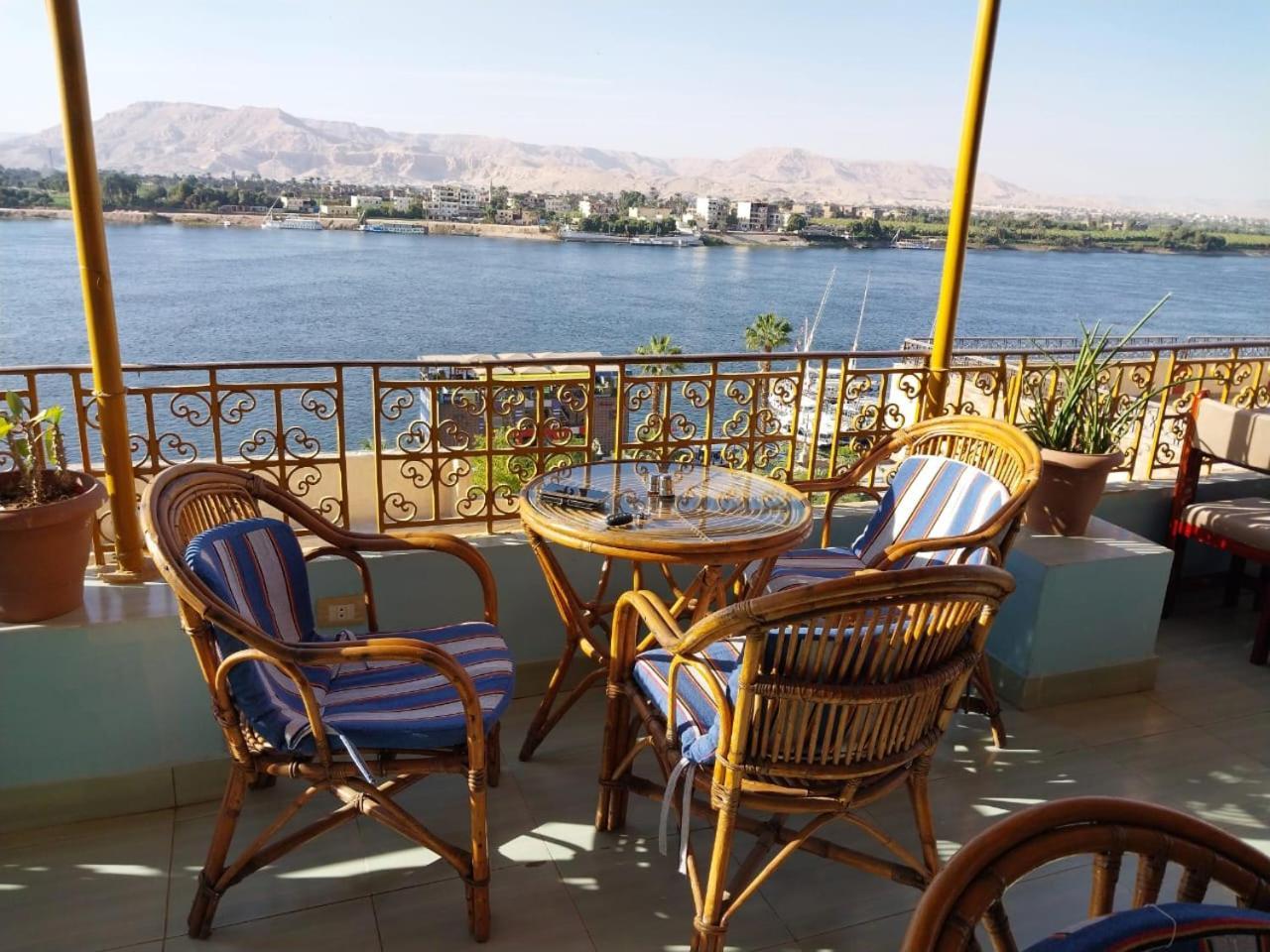 Merry Land Hotel & Roof Top Nile Restaurant Luksor Dış mekan fotoğraf