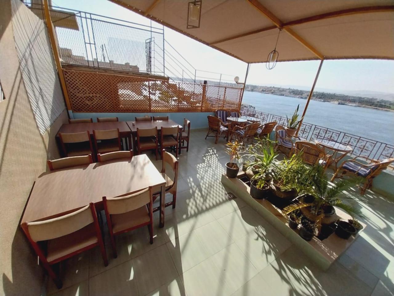 Merry Land Hotel & Roof Top Nile Restaurant Luksor Dış mekan fotoğraf