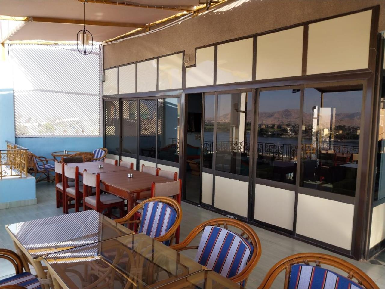 Merry Land Hotel & Roof Top Nile Restaurant Luksor Dış mekan fotoğraf