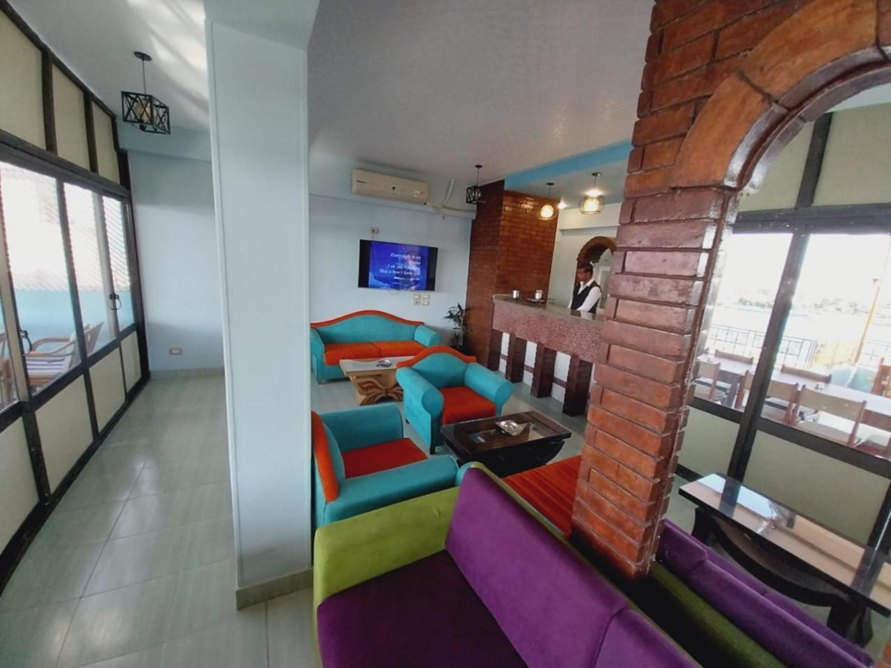 Merry Land Hotel & Roof Top Nile Restaurant Luksor Dış mekan fotoğraf