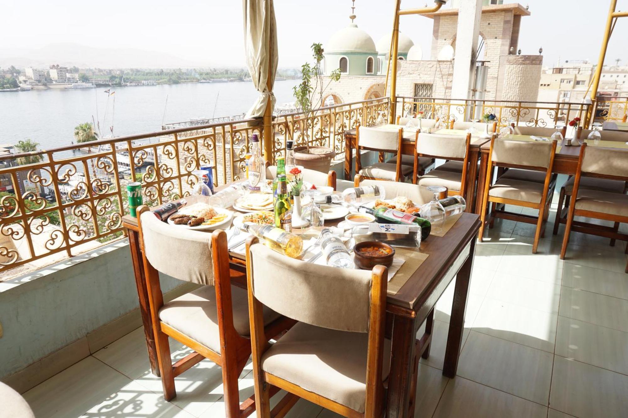 Merry Land Hotel & Roof Top Nile Restaurant Luksor Dış mekan fotoğraf