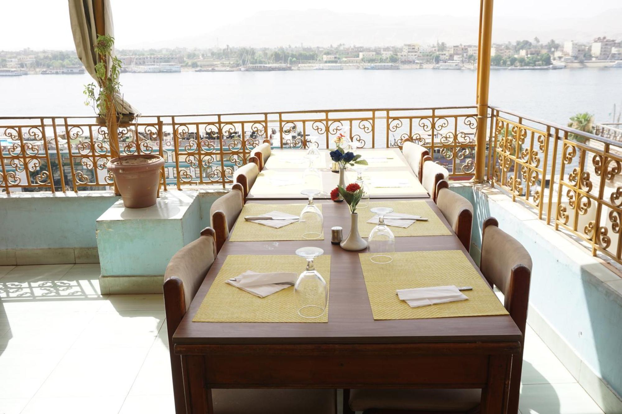 Merry Land Hotel & Roof Top Nile Restaurant Luksor Dış mekan fotoğraf